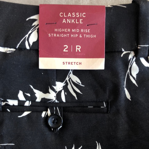 Merona Woman’s Classic Ankle Black White Leaf Print Slim Fit Pants Size 2 - Picture 12 of 15